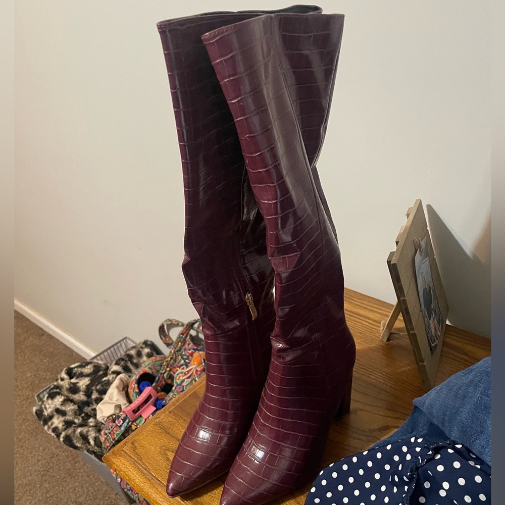 Lulu's Chic Croc-Embossed Heeled Boots